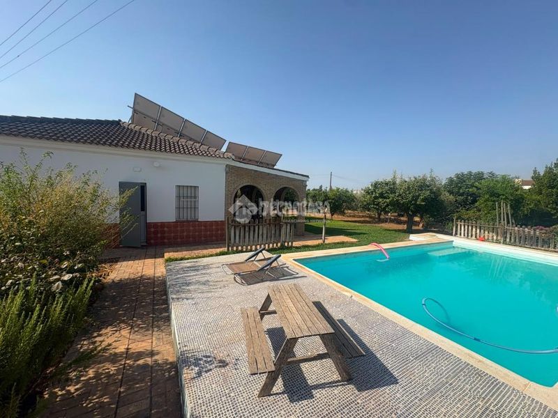 Foto 2352d6e6-2889-420d-bd91-253647c0e9bd. Casa amb calefacció a Loreto Espartinas
