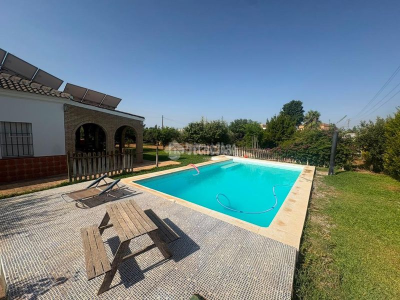 Foto dbbeebd3-2e7d-4d41-bb35-9d6a9714d9cc. Casa amb calefacció a Loreto Espartinas