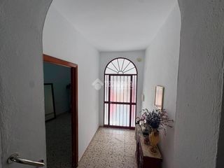Casa aparellada a Villanueva del Ariscal. Casa en venta en villanueva del ariscal