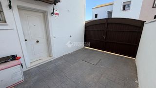 Casa aparellada a Albaida del Aljarafe