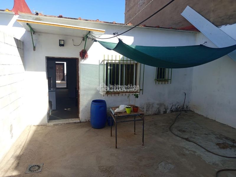 Foto d3e1b49e-009d-426c-bed4-99521b99b388. Casa aparellada a Sanlúcar la Mayor