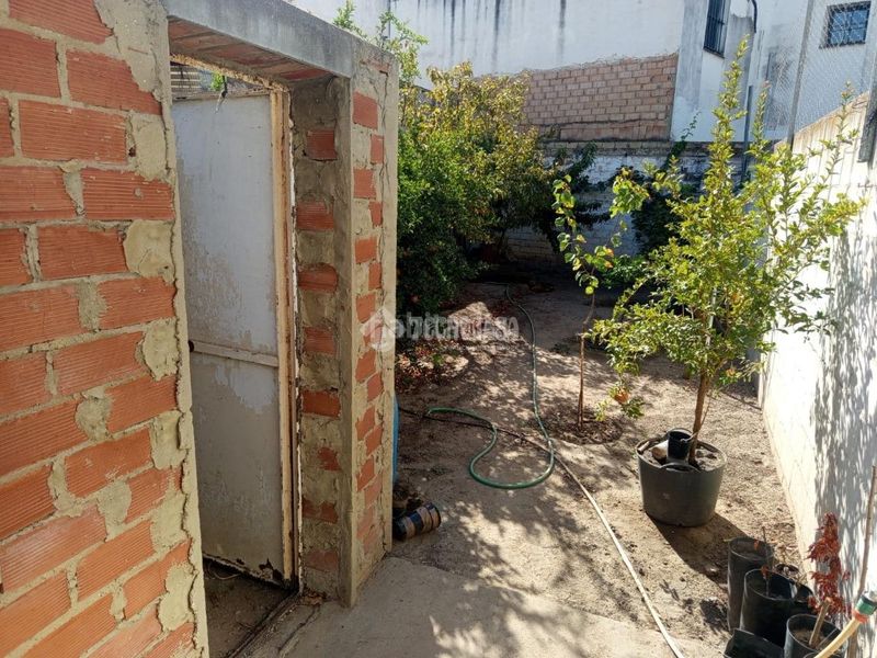 Foto d5732238-8ec1-49c1-b4af-371e955c5f01. Casa aparellada a Sanlúcar la Mayor