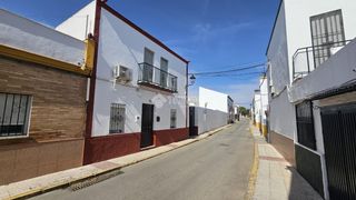 Casa aparellada a Villanueva del Ariscal. Casa en venta en villanueva del ariscal
