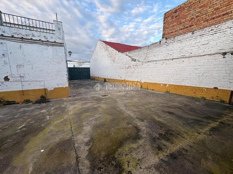 Foto ce05d2f8-7e94-4a93-8079-3f10d0b41450. Casa pareada casa en venta en Olivares