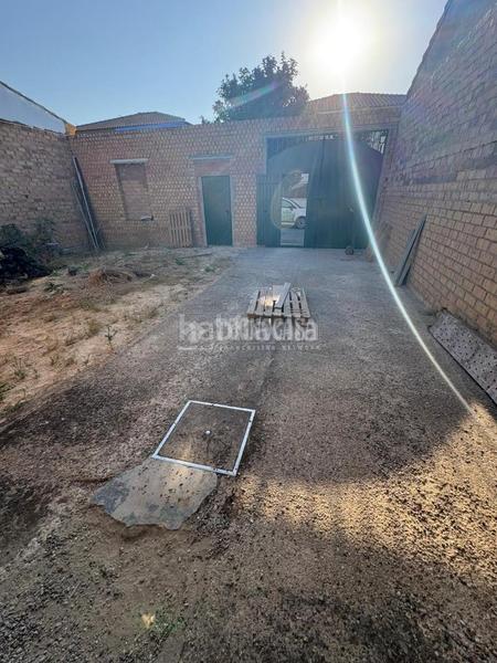 Foto 0c61a346-01d7-4057-80ca-1de3619d4e19. Casa pareada casa en venta en Albaida del Aljarafe