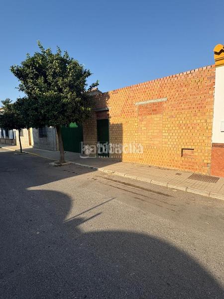 Foto 2579b088-043a-4443-9a38-f3552997a0e1. Casa pareada casa en venta en Albaida del Aljarafe