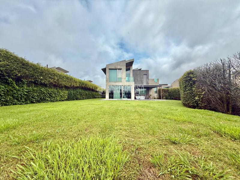 Foto 26448470-83f5-4789-96e5-f80735df96ef. Casa  en venta en Mompia Santa Cruz de Bezana