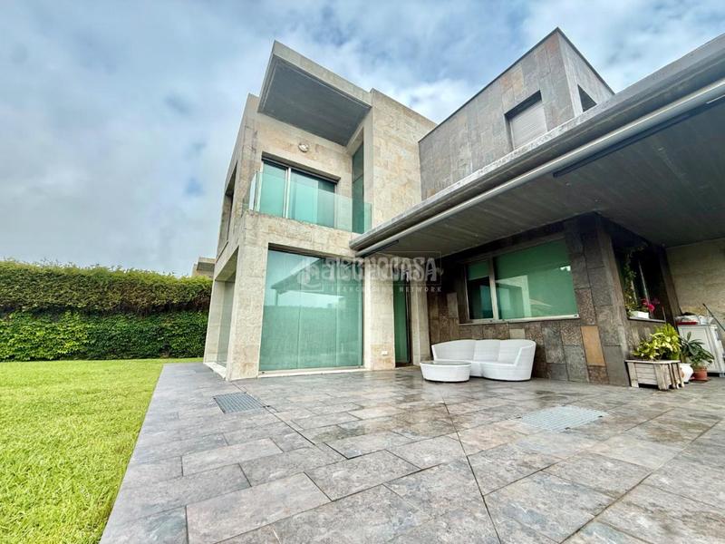 Foto da4315d3-ed9f-432a-85fe-56c19fd159d6. Casa  en venta en Mompia Santa Cruz de Bezana