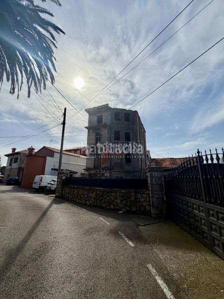 Foto 0f66d0ff-3456-4d04-8e18-d02397d7952b. Edificio in Monte Santander