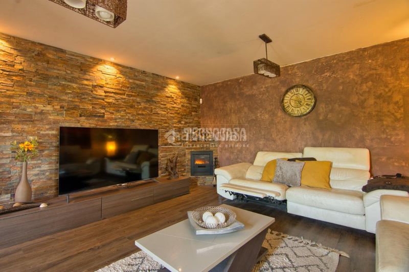 Foto 68cda1f7-7f1b-4761-a94b-52b60a664731. Casa amb aparcament piscina a Polanco