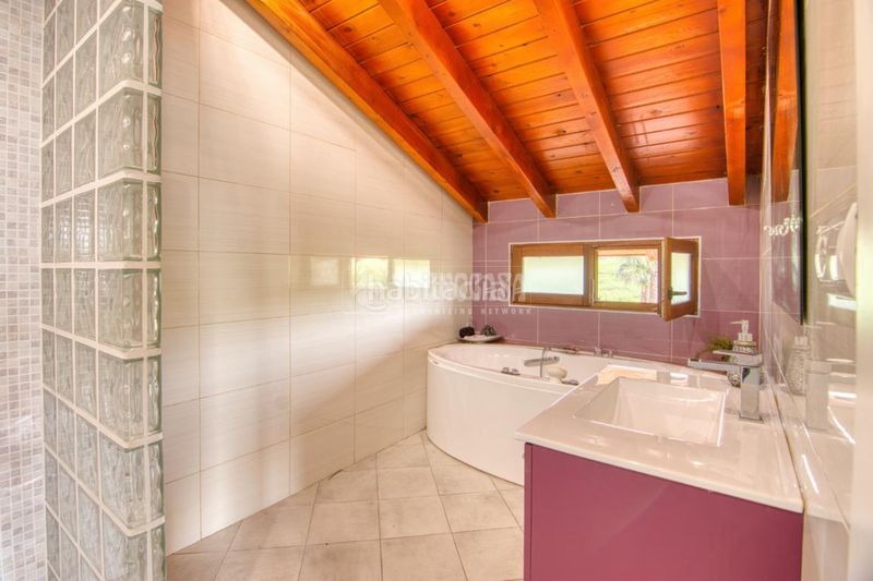 Foto 89cb8a95-6780-4d40-a679-0b62d25faf4e. Casa amb aparcament piscina a Polanco