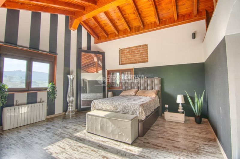 Foto 8b95cb00-a86d-43f2-b5ab-885dd1aa2d98. Casa amb aparcament piscina a Polanco
