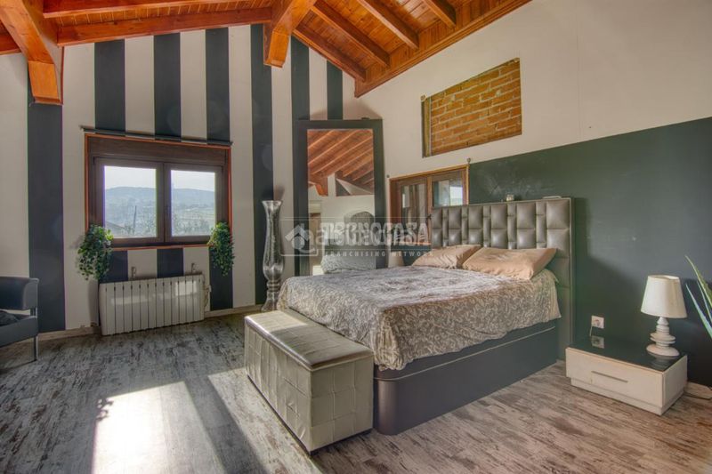 Foto bebf66f2-986c-4c7b-aacc-3fb764428cee. Casa amb aparcament piscina a Polanco