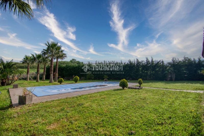Foto d8256a7a-b884-438a-ac9c-de3b8fb2dac1. Casa amb aparcament piscina a Polanco