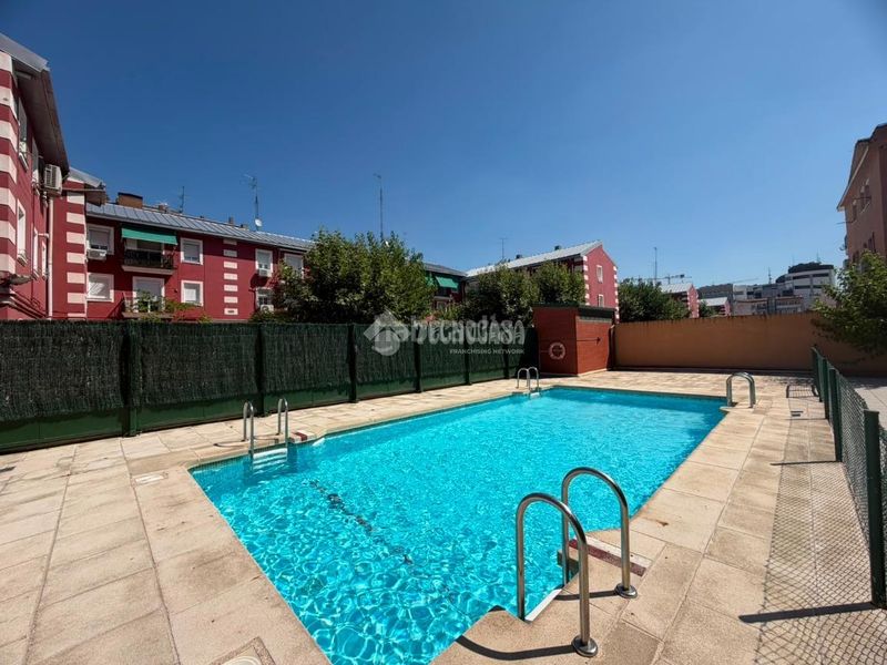Foto ebd7aac8-c419-46c6-96d5-15c6dbb92344. Pis amb calefacció aparcament piscina a Simancas Madrid