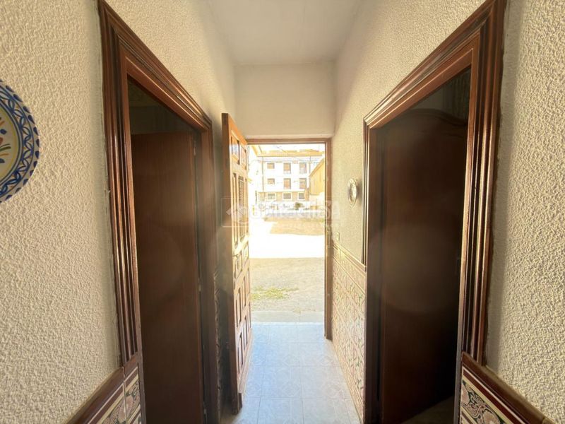 Foto 05f94875-86f8-4d3d-a1e0-439460aa2dd3. Casa aparellada amb calefacció a Azucaica Toledo