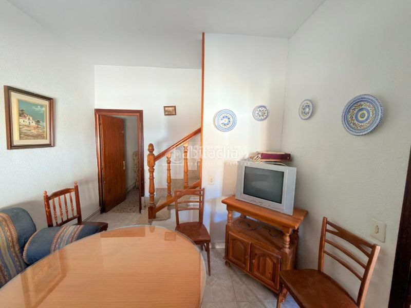 Foto 2a8c38bf-7ffc-4d96-bc91-62a4b57d71bc. Casa aparellada amb calefacció a Azucaica Toledo