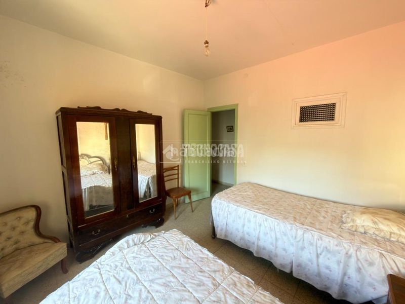 Foto 3672108e-79f0-435e-b8af-34b26d1db7e1. Casa aparellada amb calefacció a Azucaica Toledo