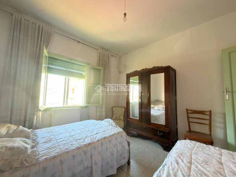 Foto 46279b5a-897c-467d-957c-74283b11dd93. Casa aparellada amb calefacció a Azucaica Toledo
