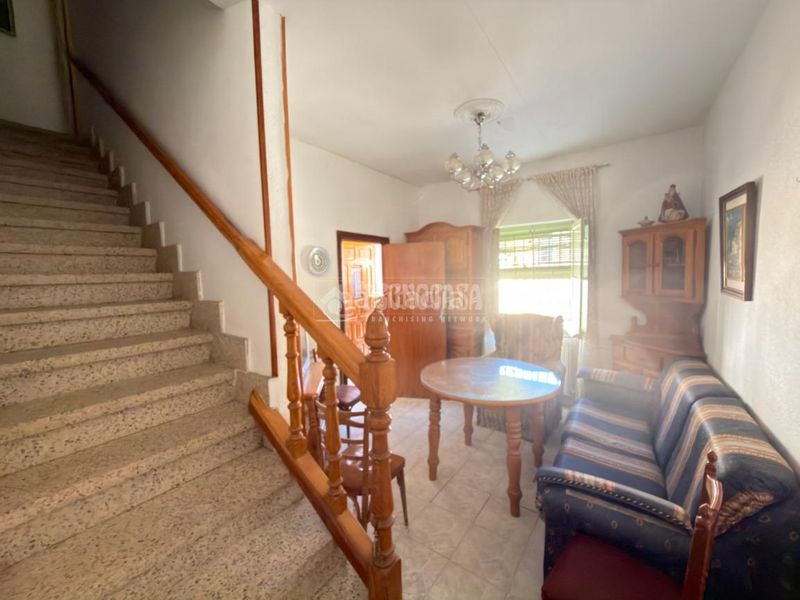 Foto a8e24404-0b4d-4e82-ae49-680fa367eee3. Casa aparellada amb calefacció a Azucaica Toledo