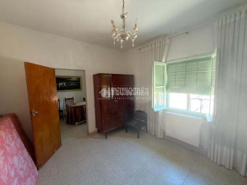 Foto ae3a5e2a-33c2-4616-9757-d639ea24f6e4. Casa aparellada amb calefacció a Azucaica Toledo
