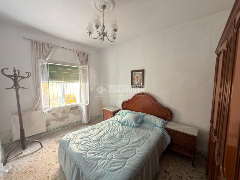 Foto be65b07f-90ab-44bc-9952-d371840d72b7. Casa aparellada amb calefacció a Azucaica Toledo