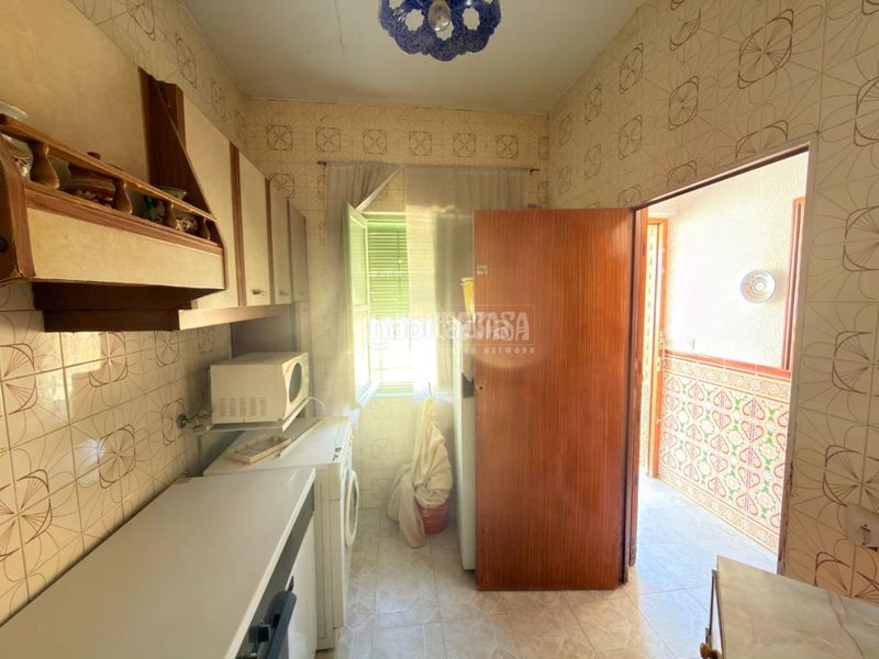 Foto f3bd16e5-a3e9-4092-9c9f-da4ad404d47c. Casa aparellada amb calefacció a Azucaica Toledo
