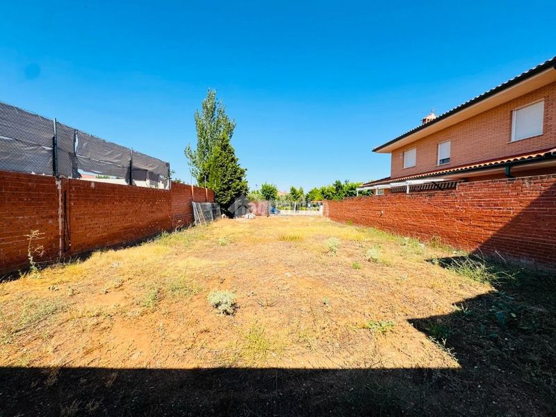 Foto 07e5a421-e7d1-4b80-be94-3a1937fd03f8. Terreny residencial a Nambroca