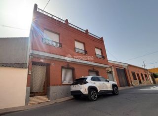 Casa aparellada a Villasequilla. Casa en venta en villasequilla