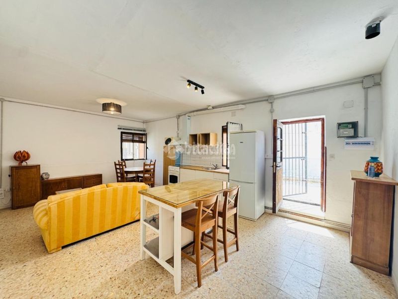 Foto 4fbe113d-4551-4862-9b58-c06cfe4c394c. Casa aparellada a Nambroca