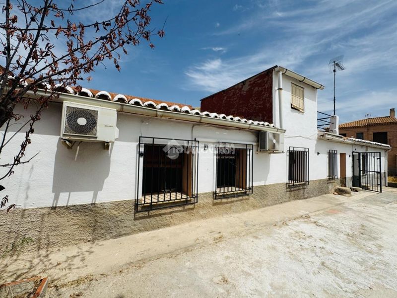 Foto 7b8133d8-5b3c-497a-bcbc-df72d2eab9f5. Casa aparellada a Nambroca