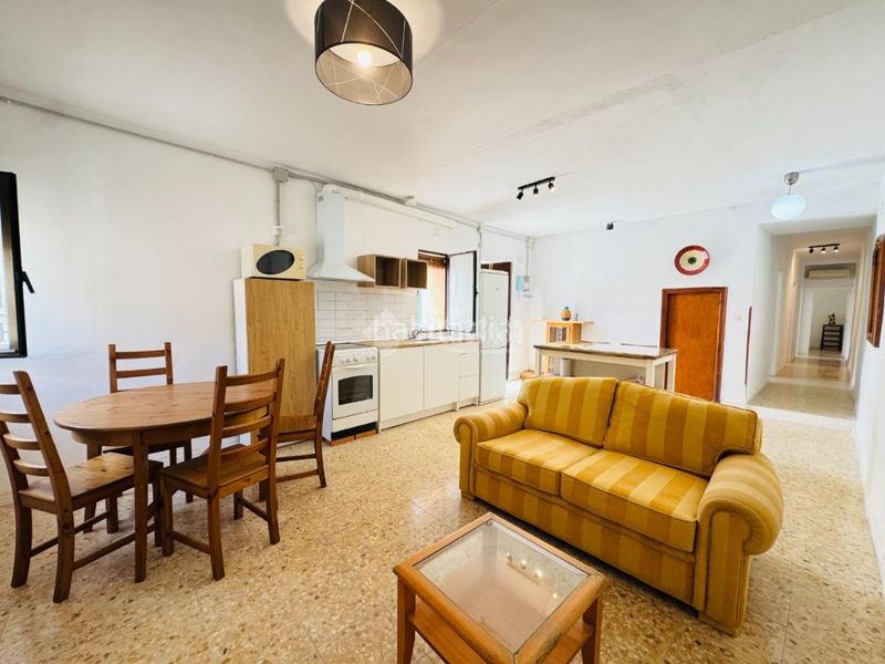 Foto 929bdc0f-4aff-4261-9ff8-d4987af6c850. Casa aparellada a Nambroca