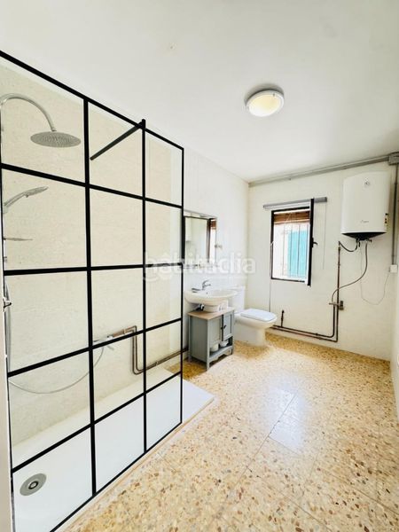 Foto f6714a38-d9e8-4d72-8db9-85a66fdadb8b. Casa aparellada a Nambroca