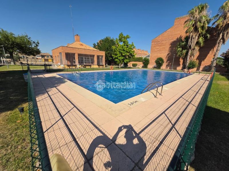 Foto 17c57e72-4e3e-4b83-872b-809db993abab. Casa aparellada amb calefacció aparcament a San Juan de Mozarrifar Zaragoza