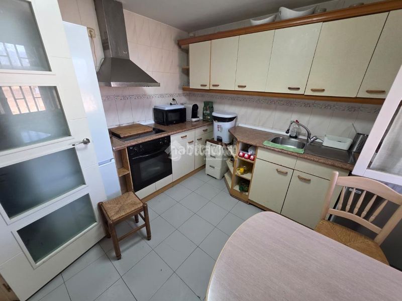 Foto c58c7bf3-bad0-497b-b1dd-4ba97e920aeb. Casa aparellada amb calefacció aparcament a San Juan de Mozarrifar Zaragoza