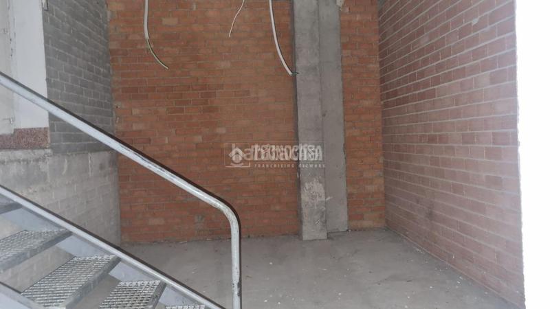 Foto 18b0204a-1ca5-451d-a6b0-5fc37132f43a. Alquiler local comercial tienda en alquiler en La Jota Zaragoza