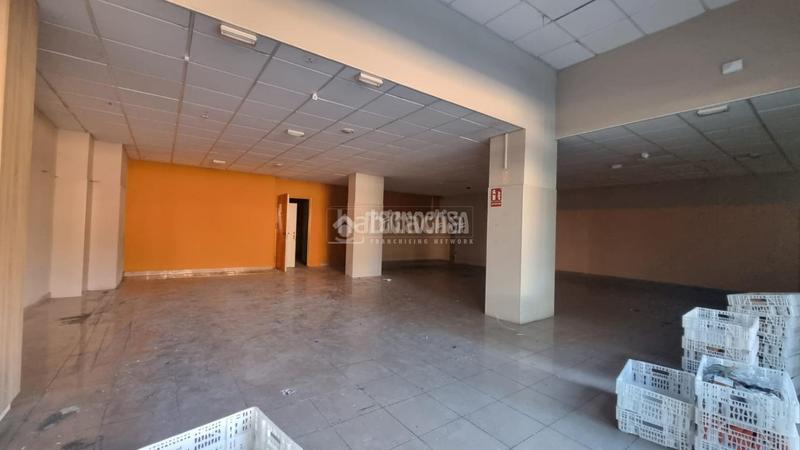 Foto e7a8704b-3955-473b-bcbd-b7e72d87403e. Alquiler local comercial tienda en alquiler en La Jota Zaragoza