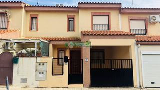 Towny house in Bargas. Casa en venta en bargas