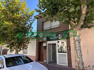 Maison jumelée à Olías del Rey. Casa en venta en olías del rey
