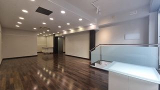 Business premise in Poble - Casc Antic. Local llogat en venda al centre de castellar! ideal inversor