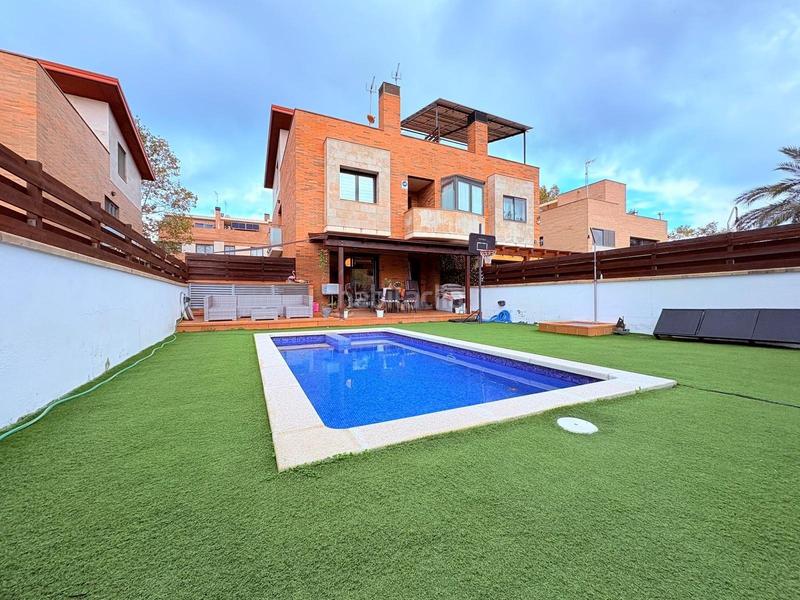 Foto 94269d24-cdcb-4392-a2b6-586c0b871ca1. Casa con parcheggio piscina in Eixample - Can Bogunyà Castellar del Vallès