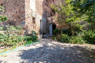 Country house in Poble - Casc Antic. Masia lilla