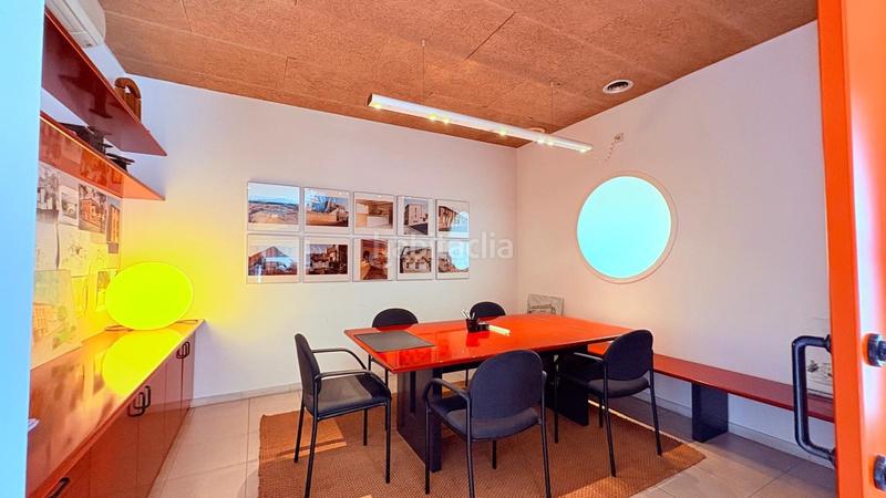 Foto 56c77945-791b-45e0-bb1e-44dc5b195cda. Alquiler local comercial  en lloguer al centre espai, llum i caràcter per al teu negoci en Castellar del Vallès