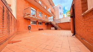 Appartement à Poble - Casc Antic. Pis ampli i amb terrassa, pk i traster a castellar del vallès