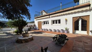 Miete Haus in Poble - Casc Antic. Lloguer de casa familiar exclusiva amb gran pati i ubicació priv
