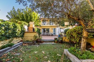 House in Sant Lloren� Savall. Casa amb garatge i jard� al centre de sant lloren� savall