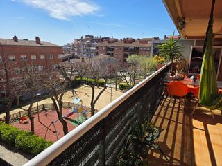 Pis a Eixample - Can Bogunyà. Pis de 4 habitacións amb terrasseta i ascensor!!