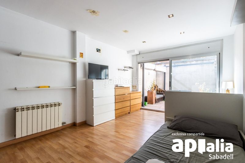 Foto b4da3171-b63e-4d74-87fd-4c2fdd9e25b0. Casa amb calefacció aparcament a Gràcia Sabadell