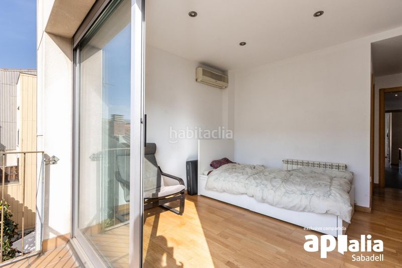 Foto bec0bac2-494b-40d3-bc74-19e37ea26c66. Casa amb calefacció aparcament a Gràcia Sabadell