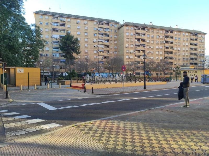 Foto 17108e31-bd5b-4504-82de-96c190d7401e. Aparcament cotxe a El Plantinar - Avda. La Paz - El Juncal Sevilla